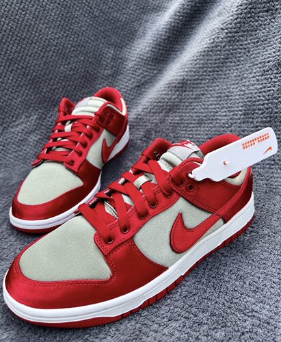 Nike/耐克 Dunk Low 低帮板鞋 男女同款红色 DX5931-001 延