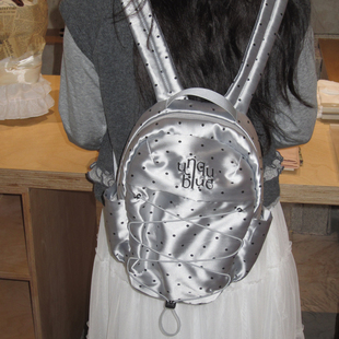 Unique blue甜美千禧氛围感抽绳波点百搭银色精致学生双肩包女