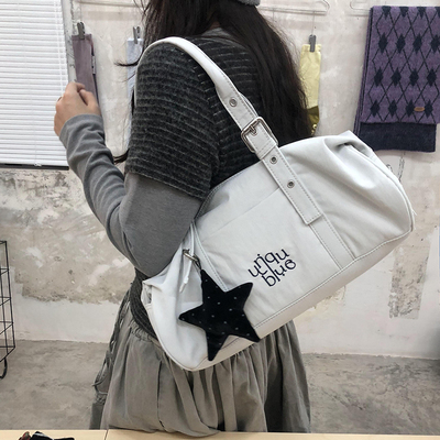 大容量单肩纯色字母刺绣腋下包女