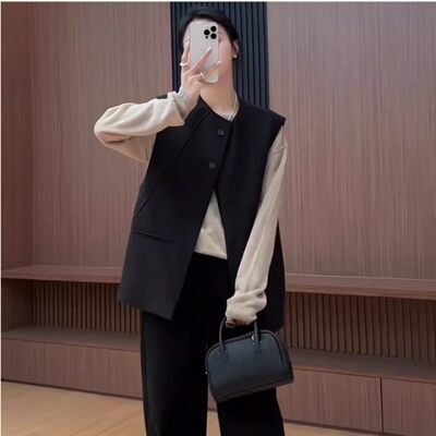 极简风黑色两粒扣西装马