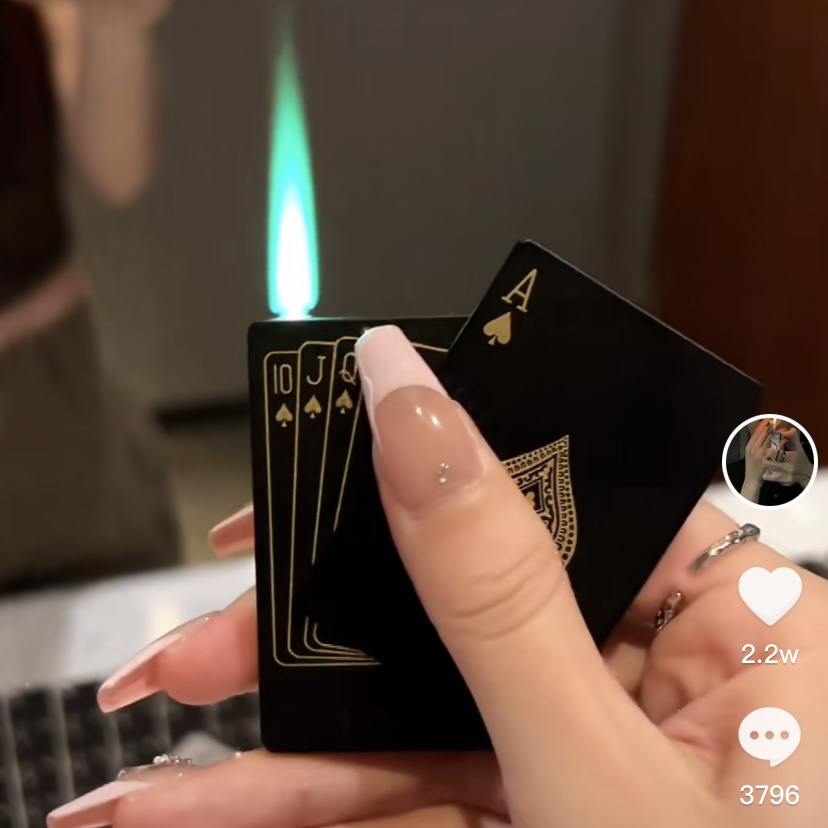 黑色金色扑克牌打火机抖音同款网红黑桃A充气防风创意绿火验钞点