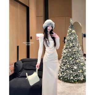 MAXIAO法式气质长袖感扭花褶皱女秋冬新款收腰显瘦针织两件套装