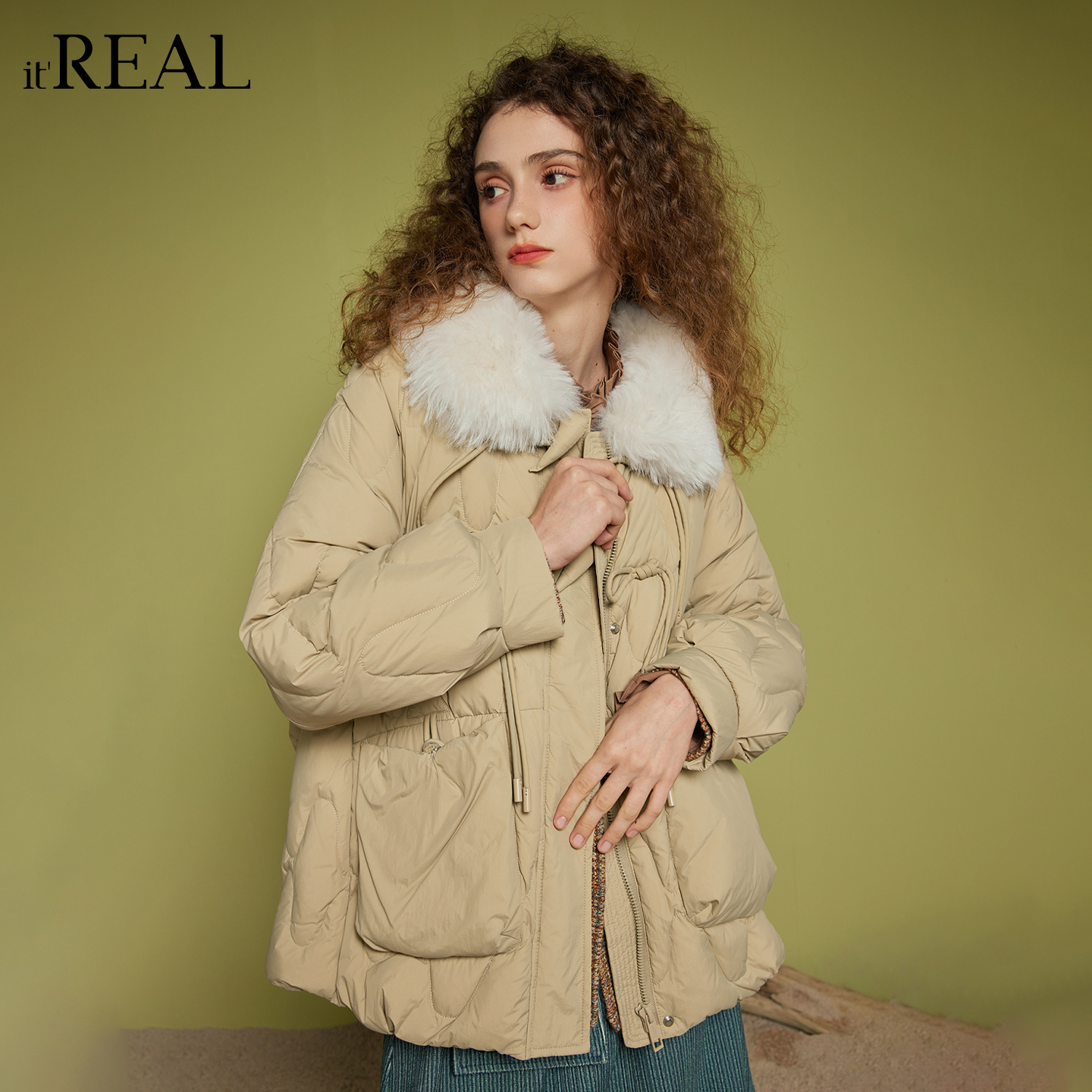 it'real瑞尔25年冬季新款简约减龄毛领时尚短羽绒服女