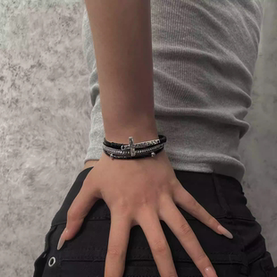 十字架多层手环排钻皮革手链叠戴高级感复古Y2K亚文化甜酷手镯
