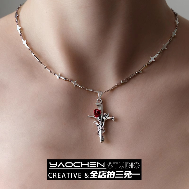 十字架藤蔓玫瑰项链高级感