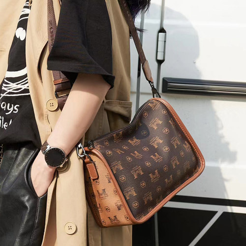 醉牛轻奢女包2025年新款今年包包网红爆款超火单肩斜挎包豌豆包