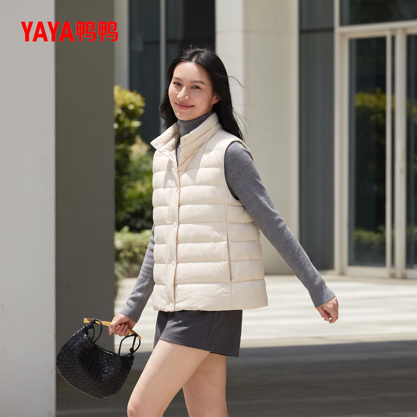 鸭鸭羽绒服女款轻薄款马甲好看图片