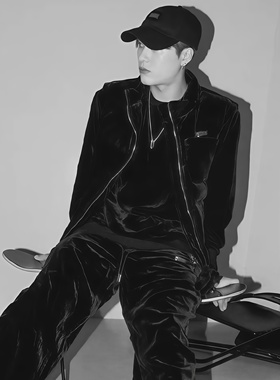 王嘉尔同款TEAMWANG绒面丝滑金属装饰字母直筒休闲长裤高街复古