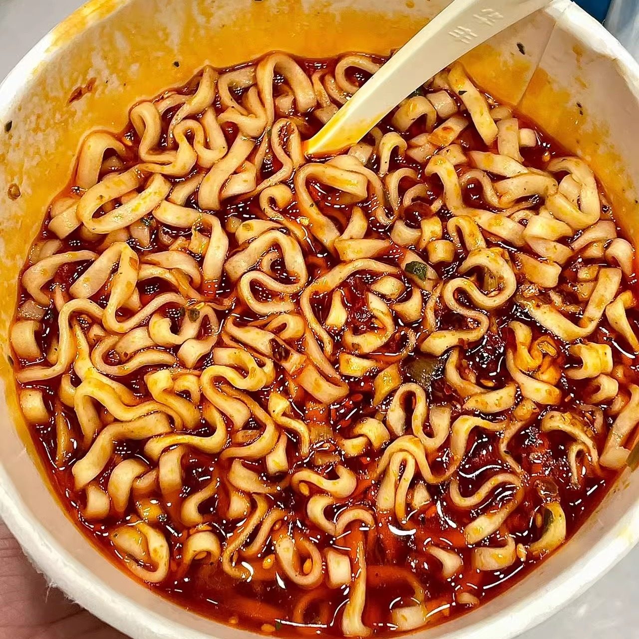 华丰油泼辣子酸汤面方便面清真西北味油泼辣子宽面饼泡面速食面条图片