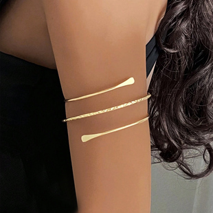 欧美跨境货源简约风格三层压扁臂环压纹螺旋上臂手镯开口可调节