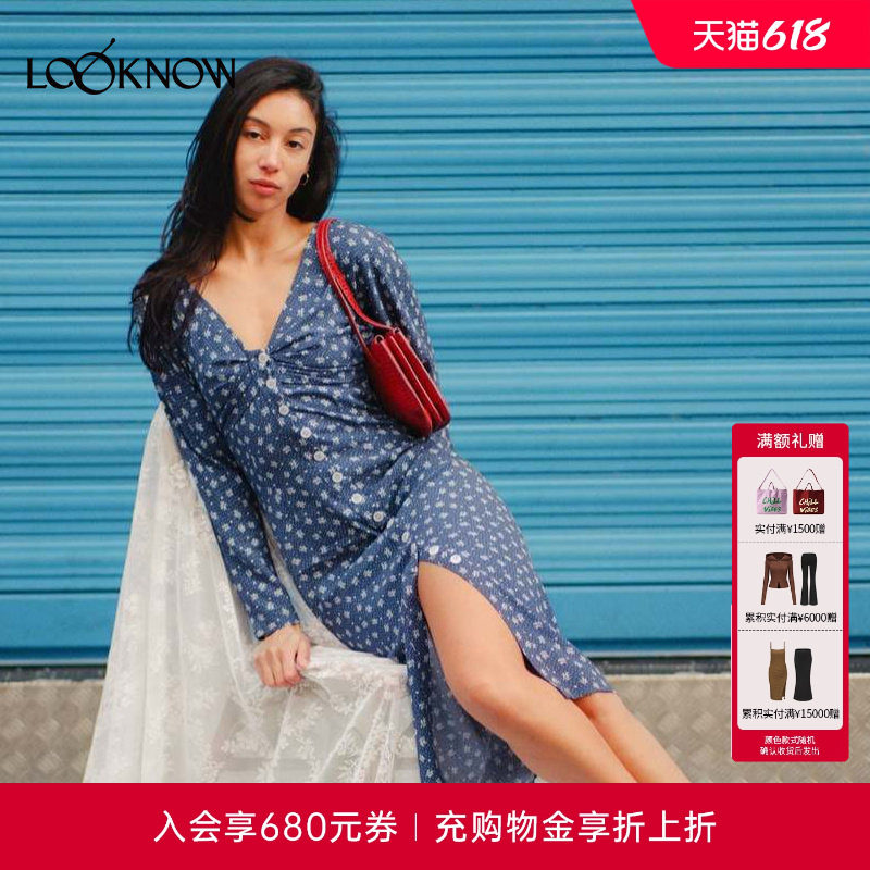 Rouje x LOOKNOW2026春季新款深蓝色碎花V领连衣裙
