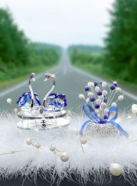 太阳能旋转水晶天鹅汽车香水摆件车载香薰可爱女神款车内装饰饰品