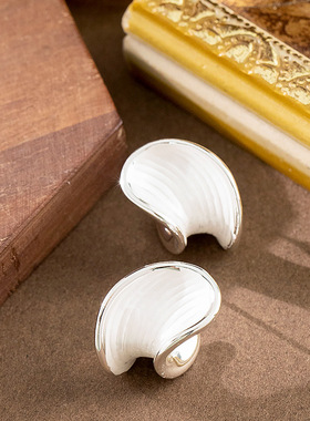 法式轻奢时尚油画风白色烤漆不规则几何耳环女感简约银针耳饰