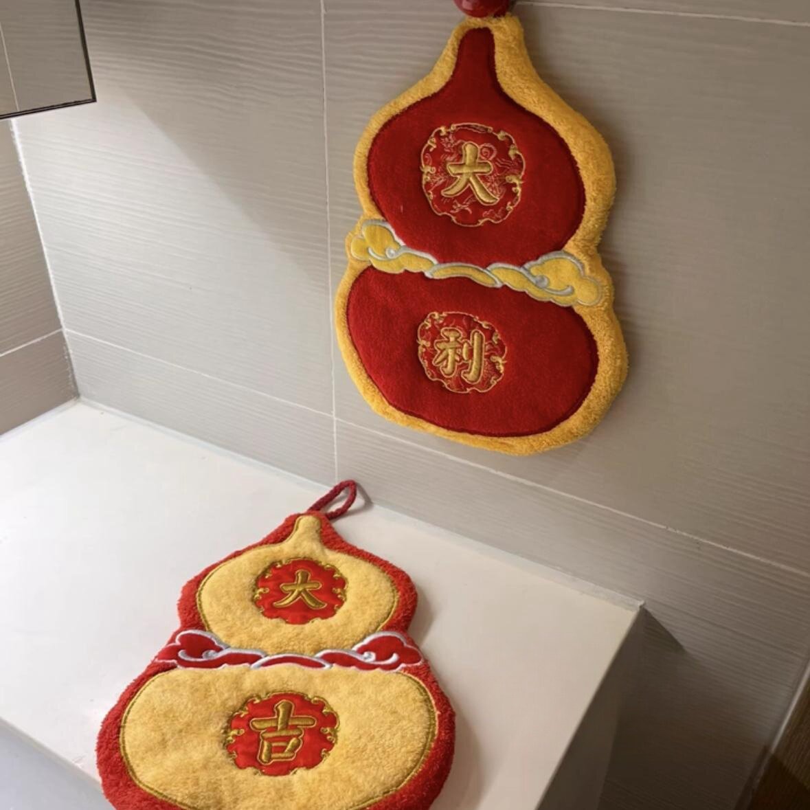 新年喜庆雪尼尔擦手巾挂式2025蛇年新款红色喜庆厕所加厚吸水手帕