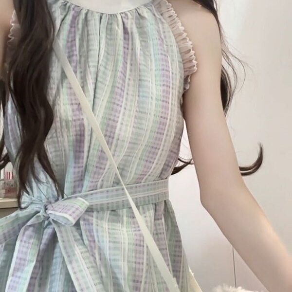 学院风甜美时尚无袖气质挂脖露肩连衣裙子女夏季宽松显瘦沙滩长裙