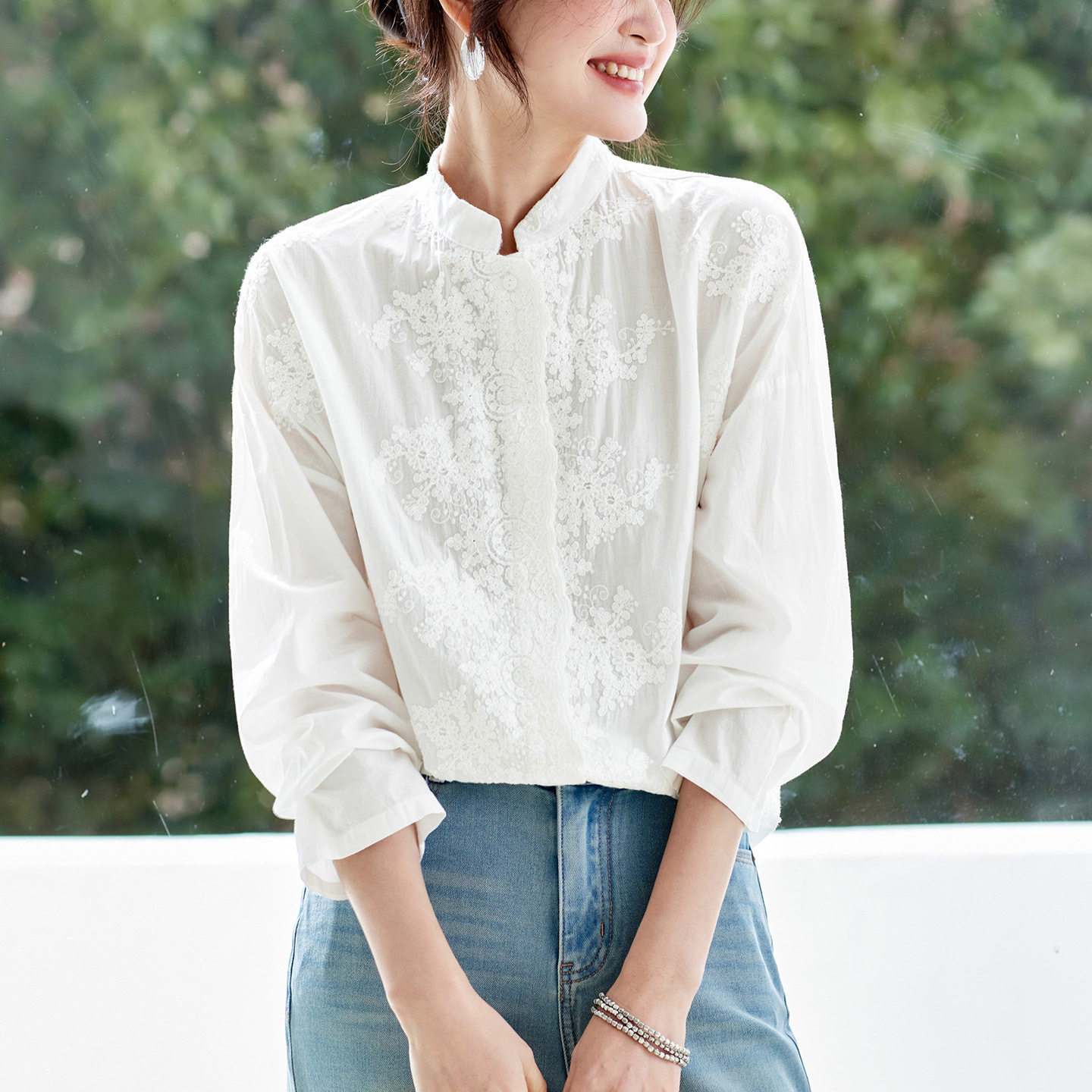 新中式绣花白衬衫女长袖2026春装新款立领国风上衣女式纯棉衬衣