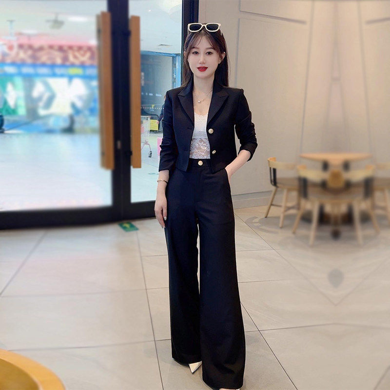 速发轻奢气场强大女2025洋气套装女装短款外套直筒裤两件套