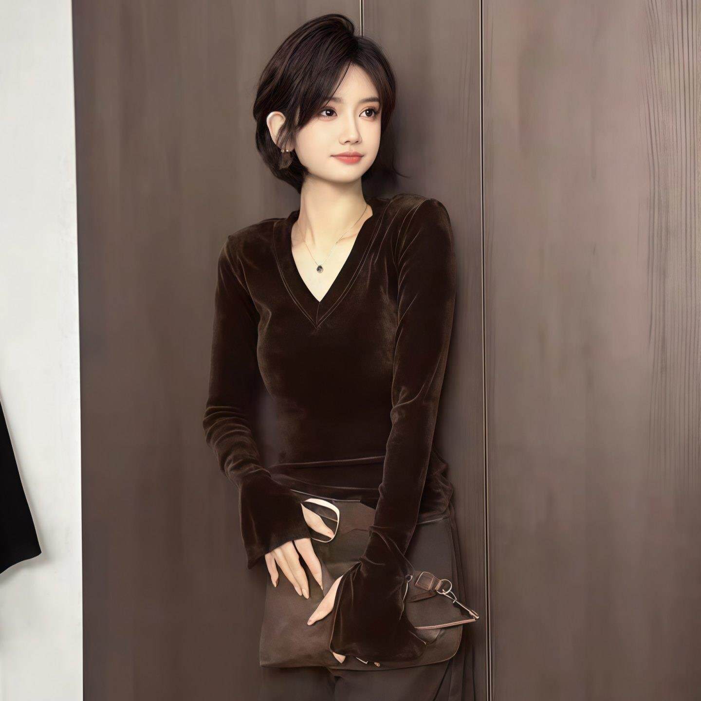 JOYIASS黑色V领丝绒长袖T恤女2025新款秋季高级感修身打底衫开叉