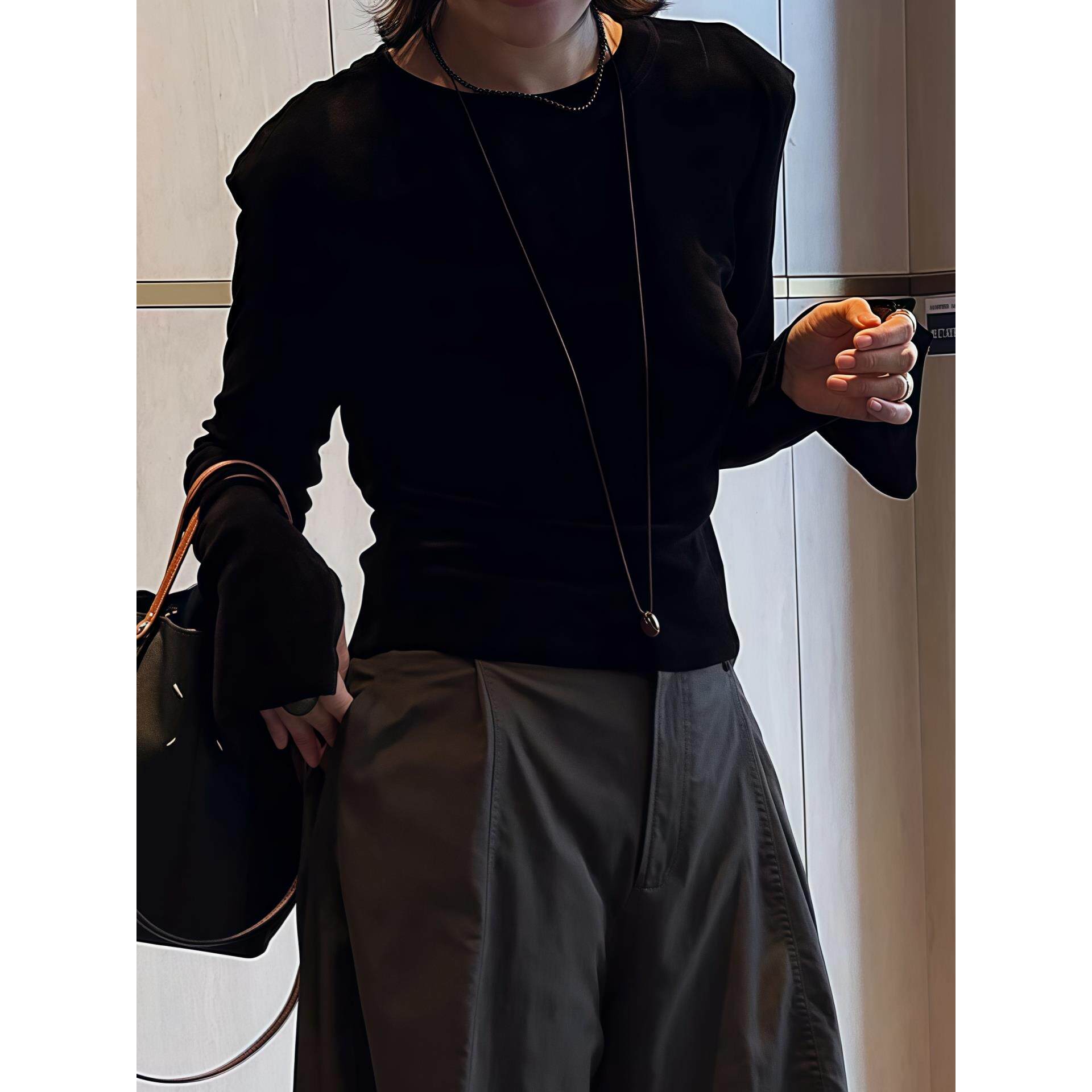 JOYIASS圆领长袖丝绒T恤女2025新款秋季修身显瘦正肩打底衫短款黑