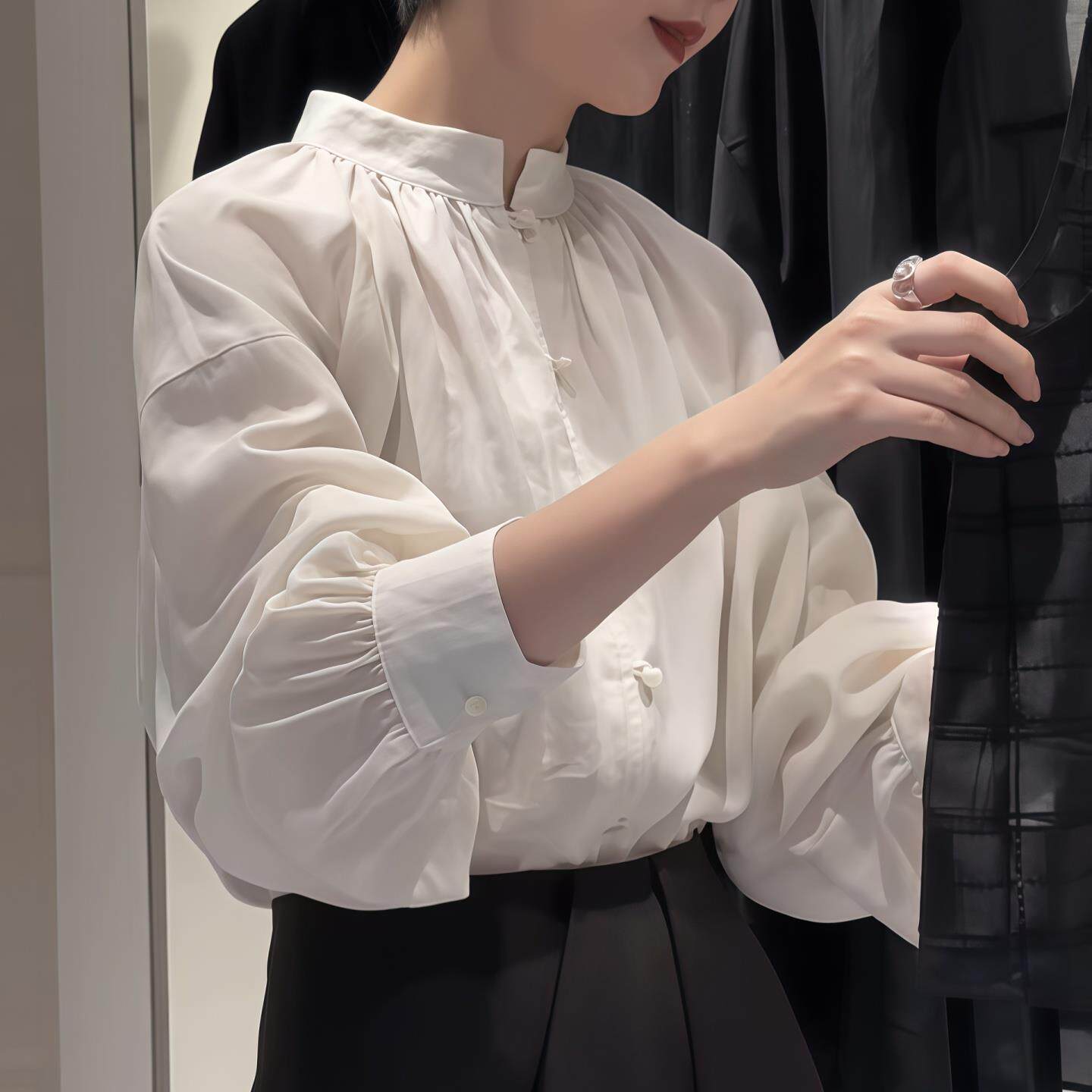 JOYIASS法式褶皱立领长袖衬衫女2025新款早秋季薄款灯笼袖白衬衣
