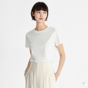 TEE8 轻盈光泽 白色小高领窄肩设计 恤 含着灵感 小着暖冬