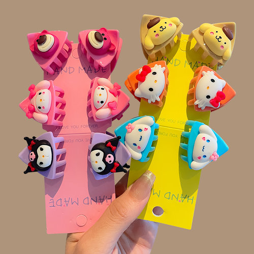 可爱女童小抓夹草莓熊卡通