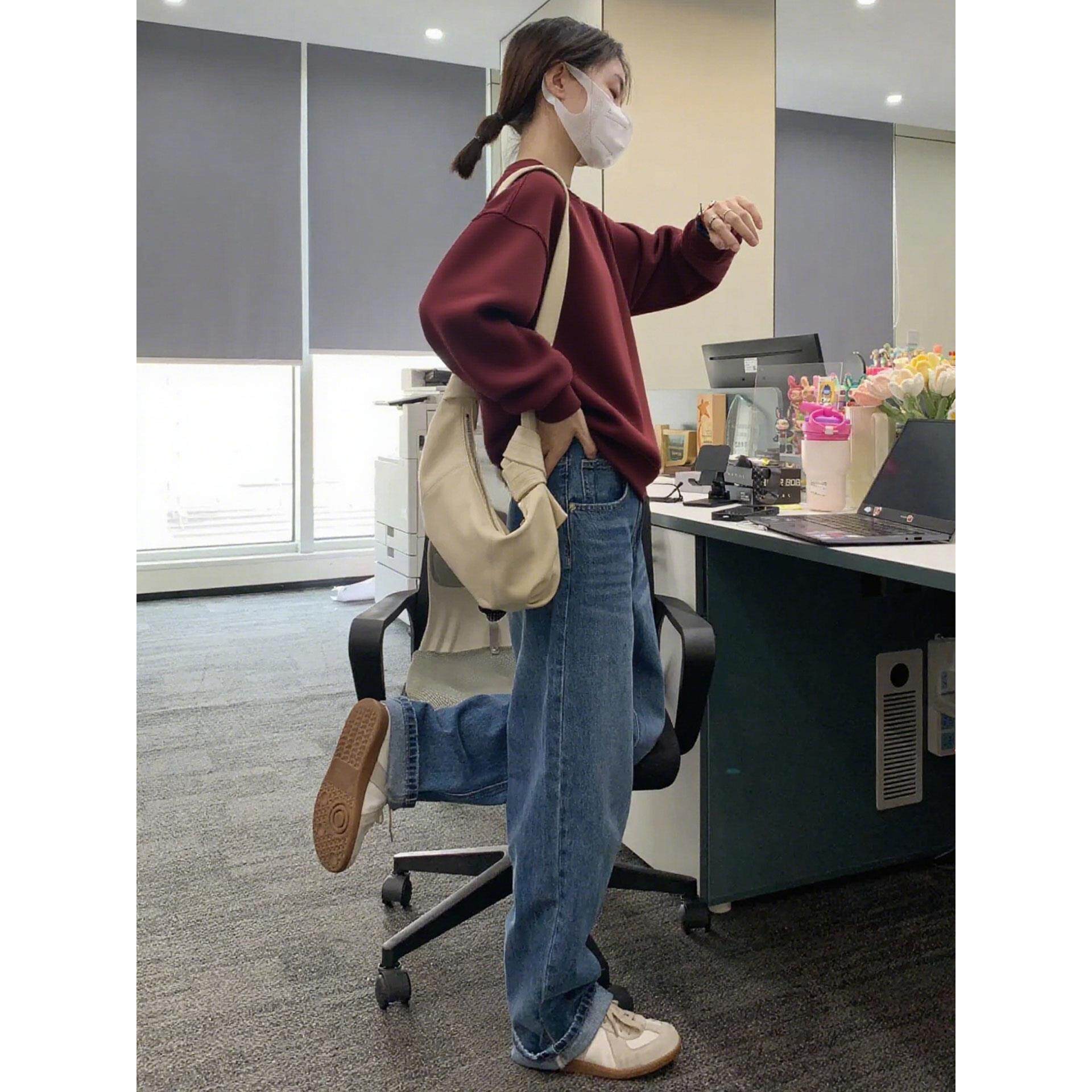 JOYIASS韩系一整套ootd穿搭秋日巨好看的酒红色圆领卫衣牛仔裤两