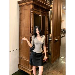 高腰半身短裙包臀裙两件套 气质辣妹套装 设计感V领短袖 T恤女装 夏季