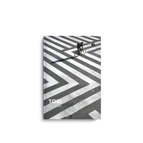 【现货】摄影师Tobi Shinobi城市摄影作品集 Equilibrium平衡 人文街道景观航拍空拍创意构图 英文原版进口