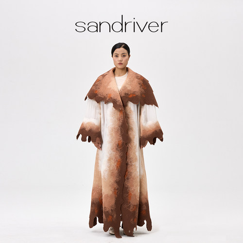 sandriver沙涓25年秋冬新品真丝羊绒相拼手工毡女大衣