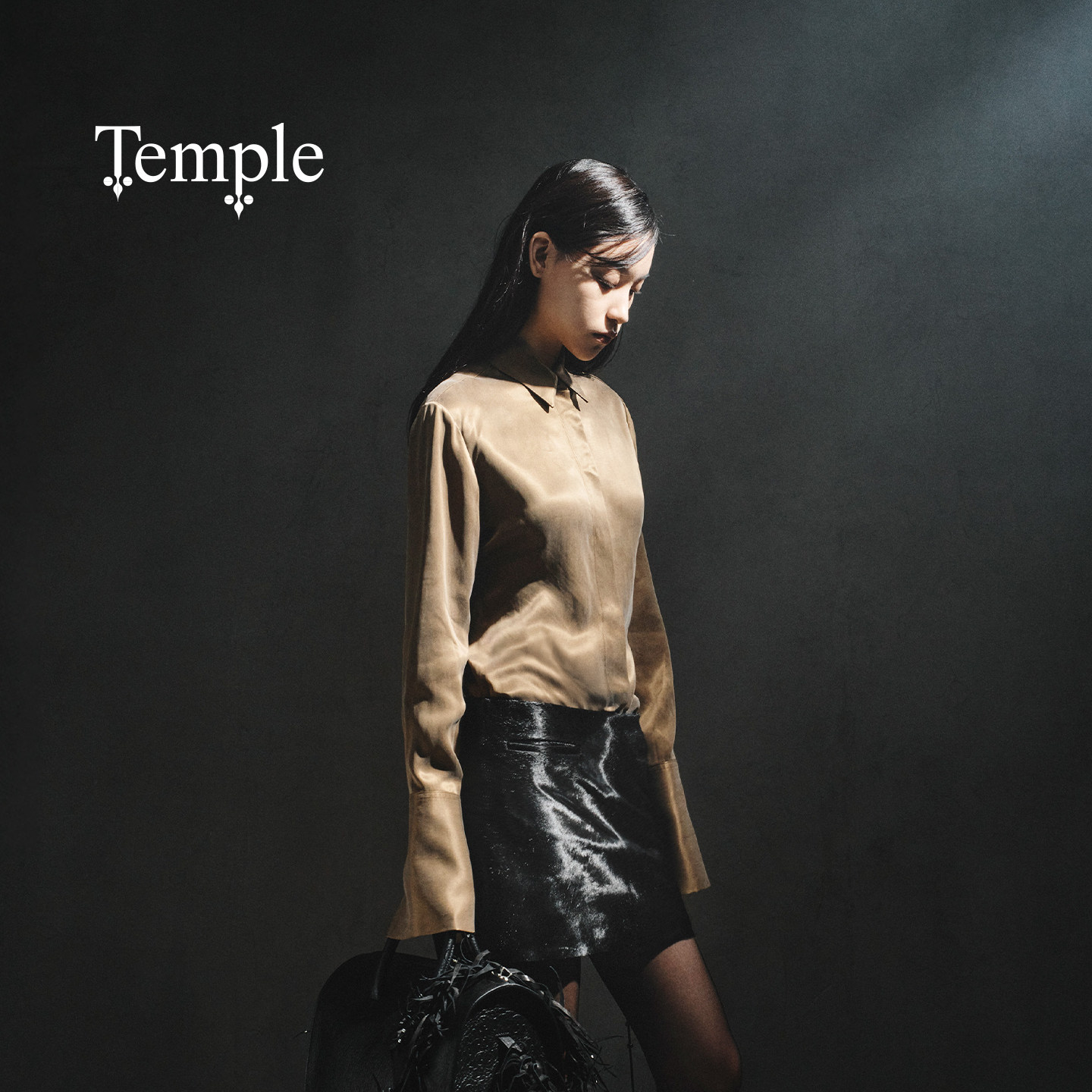 TEMPLE缎面宽翻袖口修身衬衫