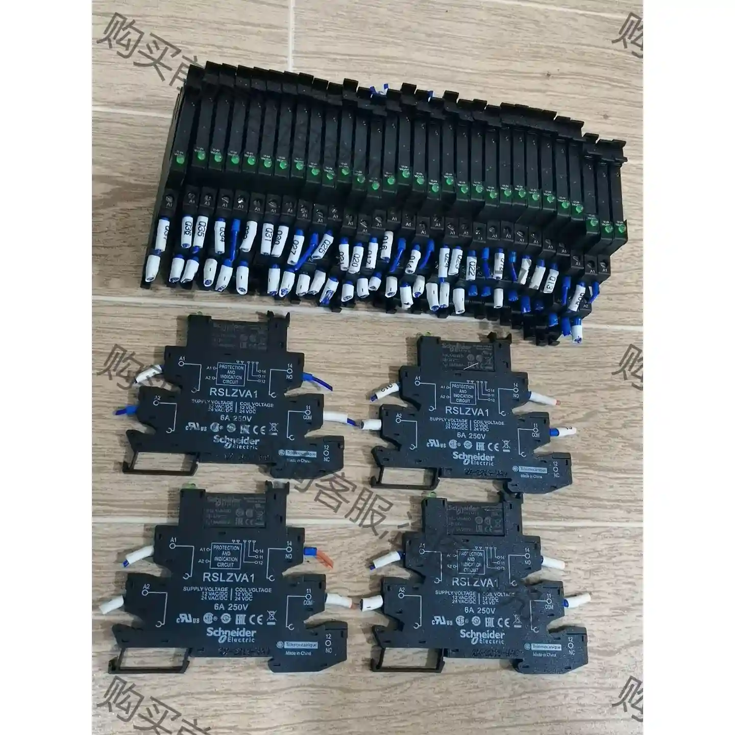 施耐de薄片式继电器 RSL1AB4BD中继+RSLZVA1底 议价再拍 拆机件