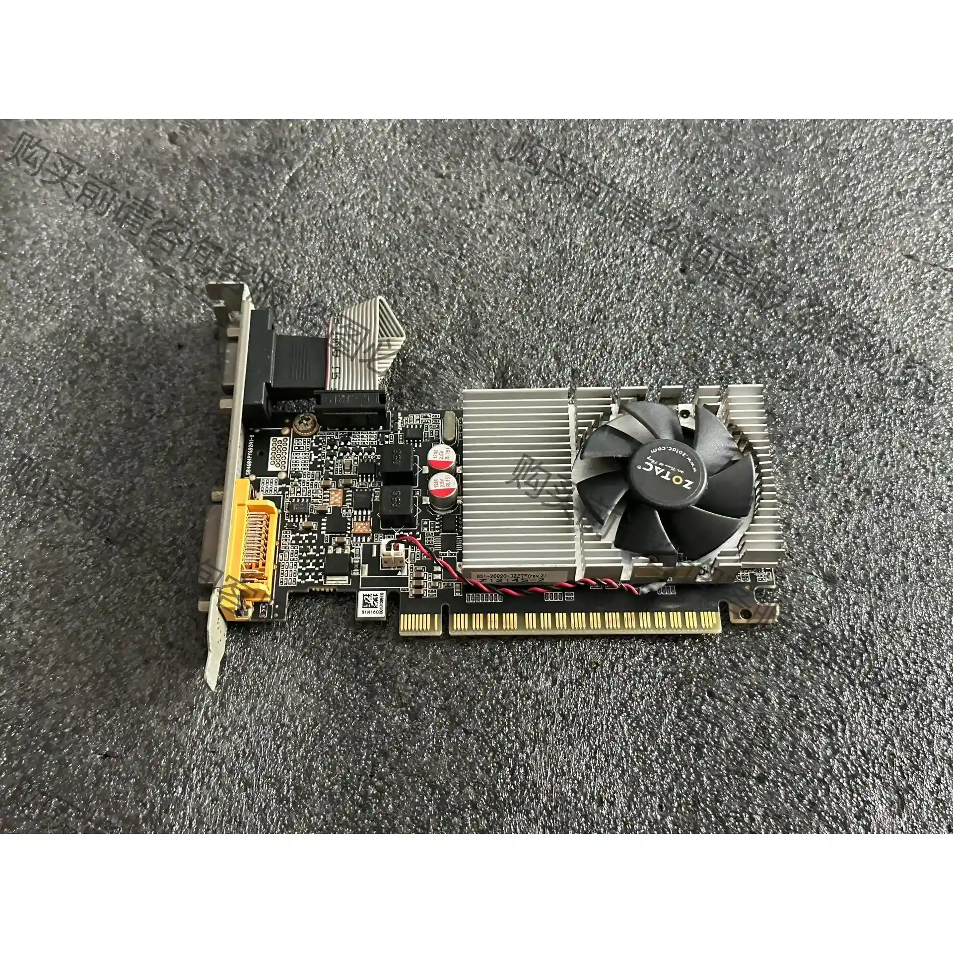 索泰显卡 210 1GD3激战版，接口VGA?DVl，成色漂 议价再拍 拆机件