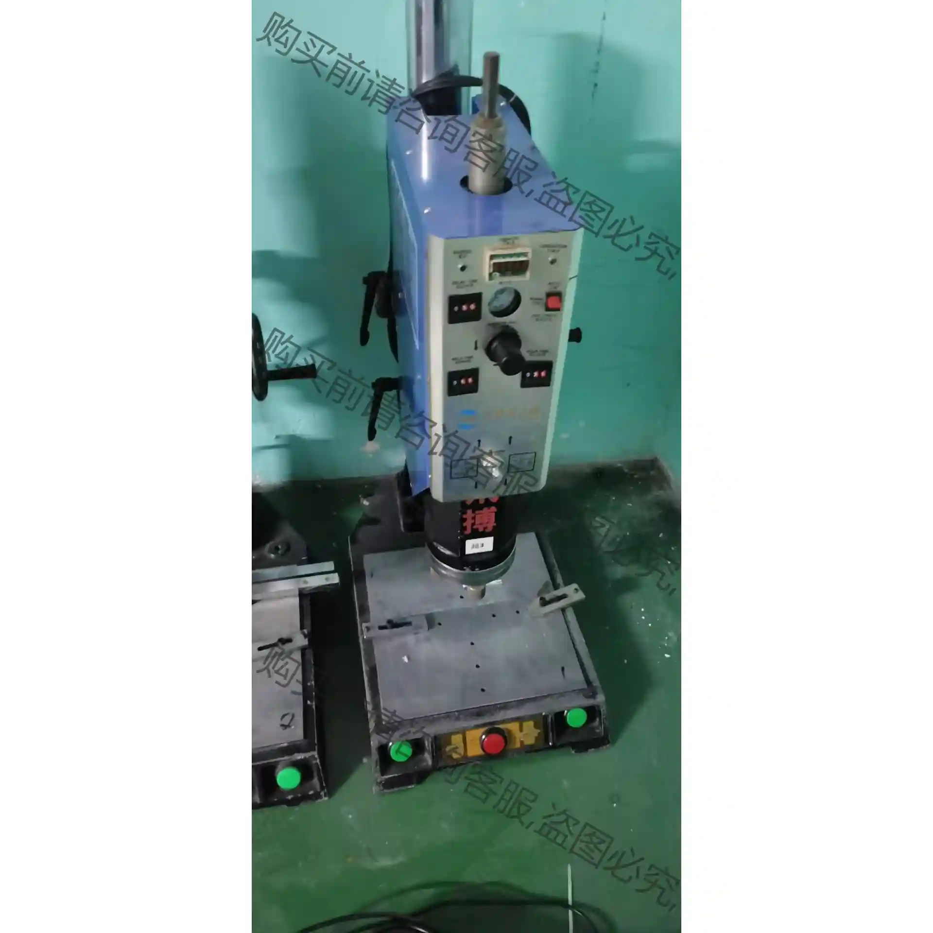 15K2600W超声波焊接机有两台，配机箱的全套，成色如图。 议价再