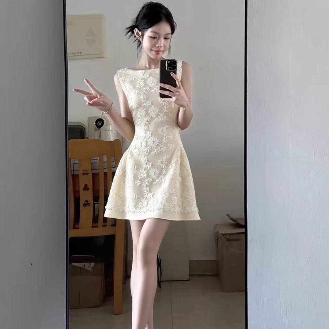 特别漂亮夏季掐腰小白裙