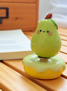 “我想梨呀”景德镇转转乐摆件