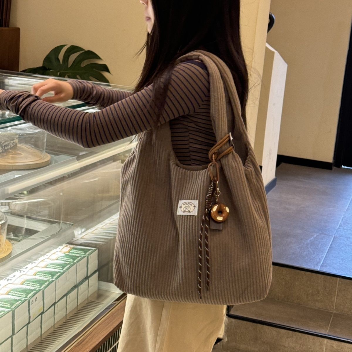 复古棕色秋冬季灯芯绒托特单肩包大容量气质简约慵懒风布袋潮