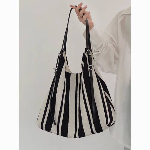 小众设计慵懒风托特包2025新款撞色条纹休闲水桶包通勤单肩腋下包