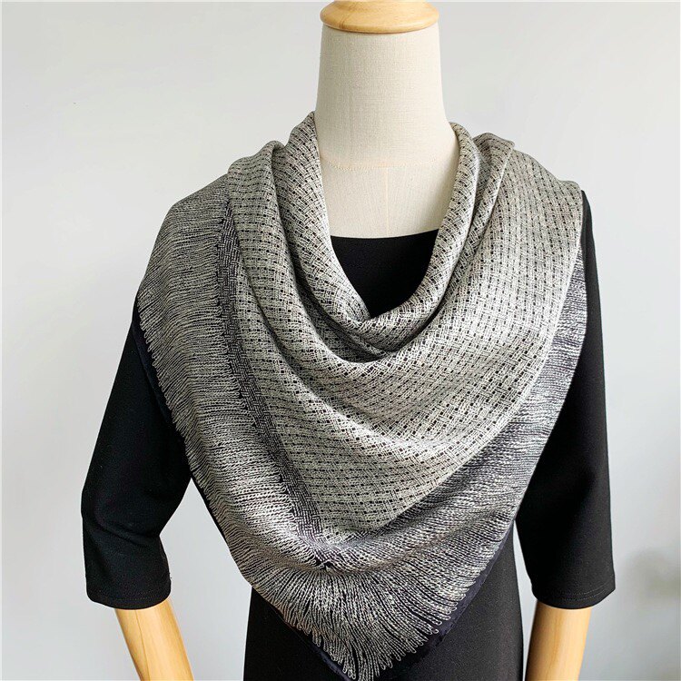 秋冬季高级灰真丝大方巾女桑蚕丝丝巾多功能围巾披肩小香风编缎面
