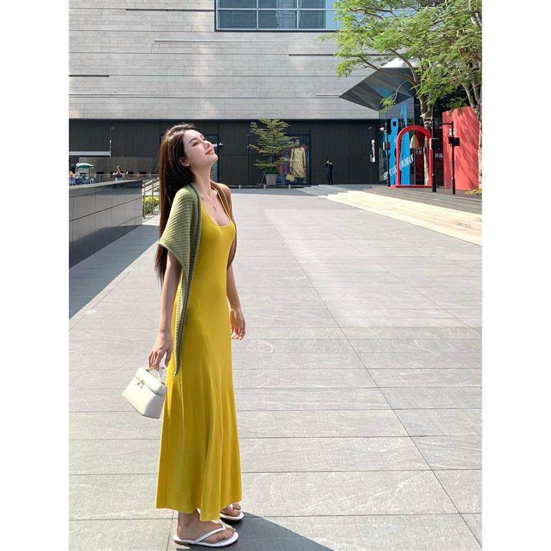 BLLOUKE显瘦修身黄色挂脖背心连衣裙女夏U领无袖吊带裙披