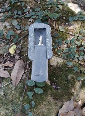 门口藏钥匙石头藏钥匙石头钥匙盒防丢失锁匙盒子仿真户外摆件装饰