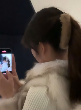 元气满满秋冬新款毛绒香蕉夹气质高马尾温柔少女发饰2025新款