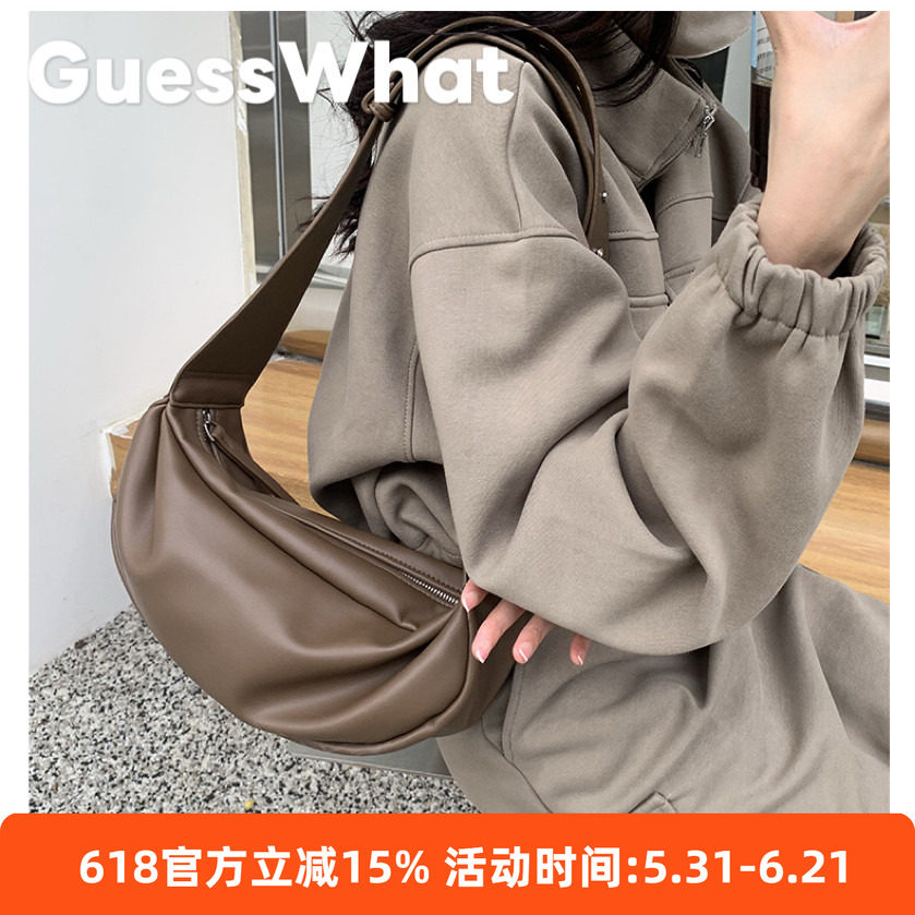 GW早春新款斜挎包女休闲简约轻复古宽肩带单肩包pu软皮枕头包