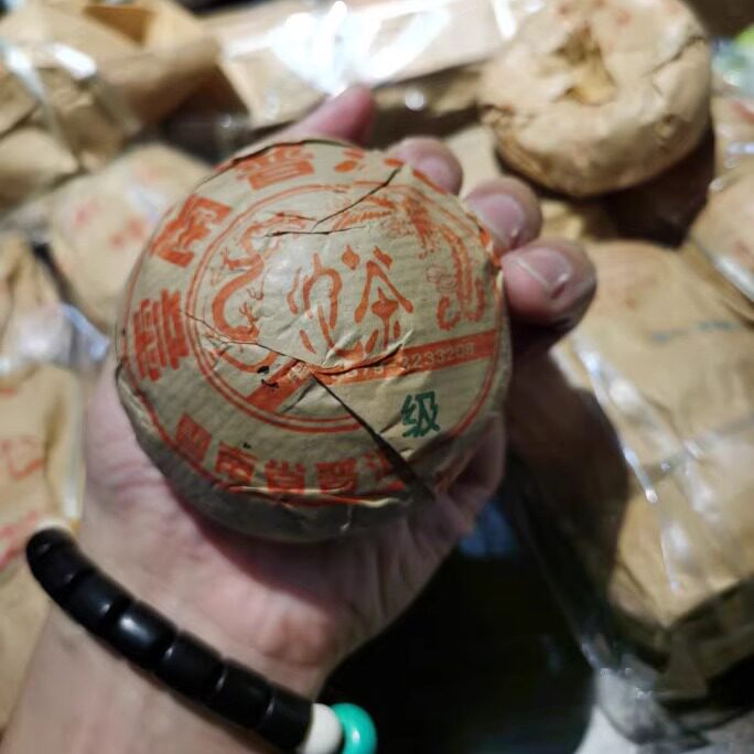 2000年龙凤青沱龙凤沱 龙凤牌甲级沱茶生茶沱100克 云南普洱沱茶