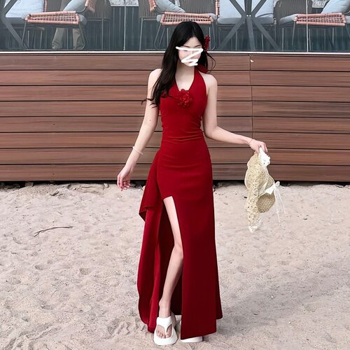御姐穿搭复古红色挂脖气质连衣裙特别漂亮掐腰开叉小裙子夏季