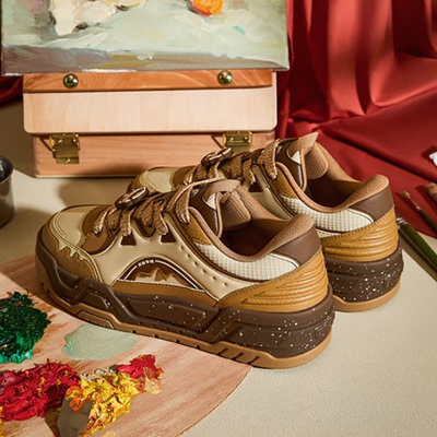 安踏凹凸面包防滑耐磨运动板鞋