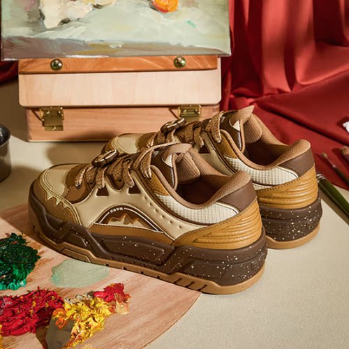 安踏凹凸面包防滑耐磨运动板鞋