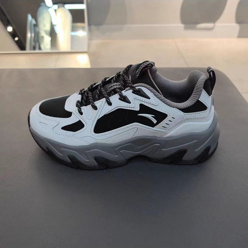 安踏磐石防滑耐磨运动休闲鞋