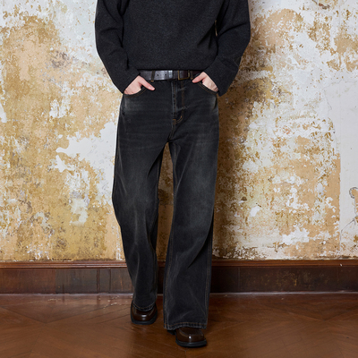 Ntalk 黑竹节面料石磨砂洗搭配琥珀色双线磨边微喇版型牛仔裤