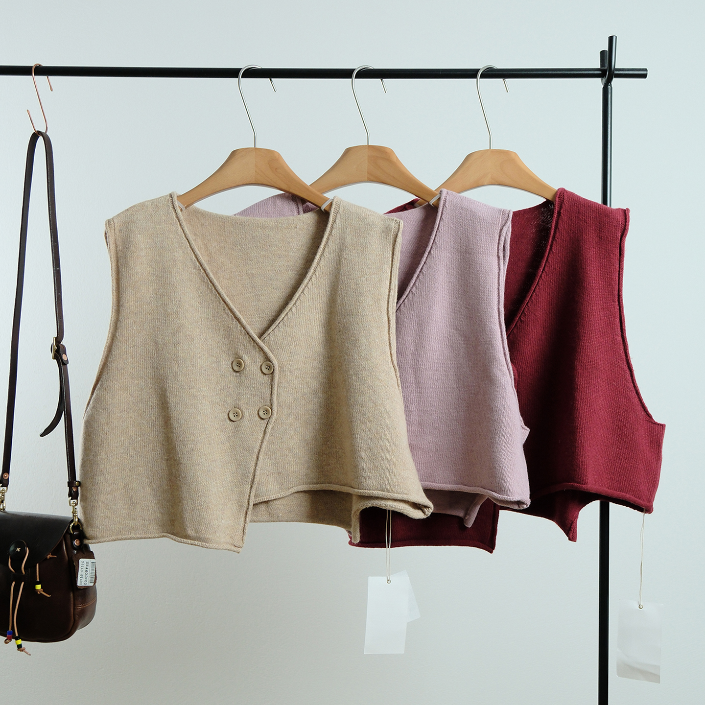 简约纯色双排扣V领针织马甲